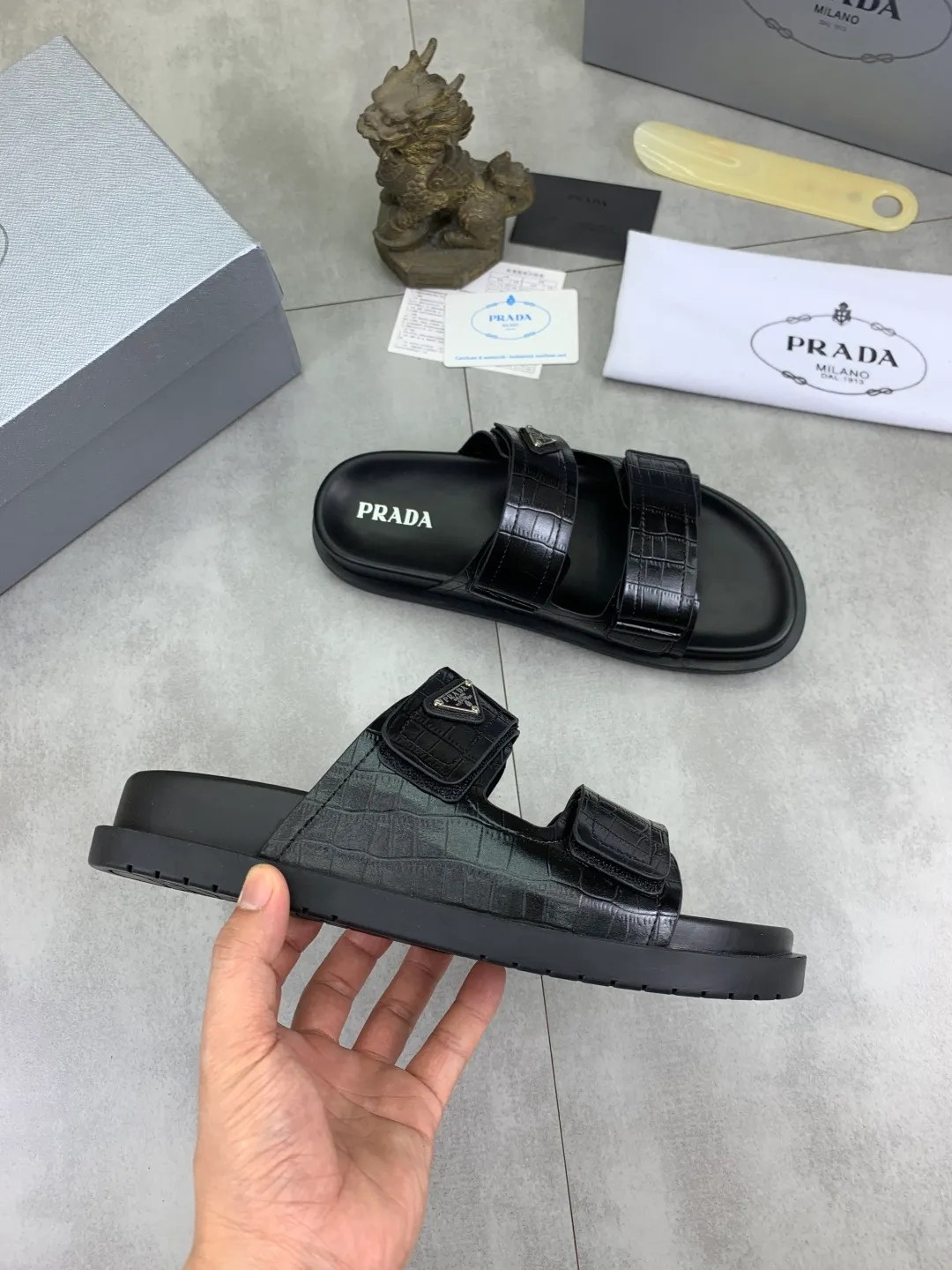 Men's shoes 💰P340💰【New style】🎁🎁🎁 PRADA Prada's new casual slippers, original official website, perfect workmanship, transmitting a kind of noble luxury, sublimating its definition of luxury in Prada's high-end extraordinary craftsmanship. Original combination outsole, code number: 38-44 (45 customized) Multiple colors 🉑️ to choose from